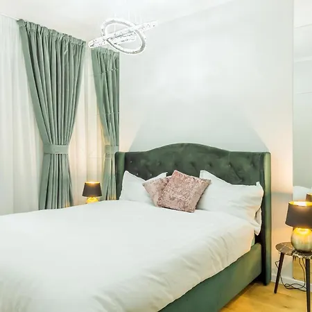 Luxury 5 Stars Aviatiei Park Condominium Apartamento *